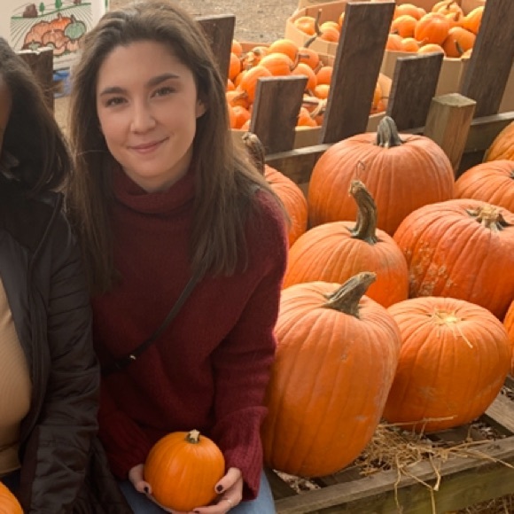 Meet your Posher, Katie - Picture 3 of 3